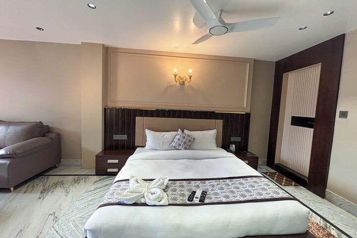 Room 3 of 14