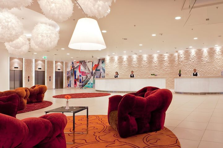 Entrance & Lobby