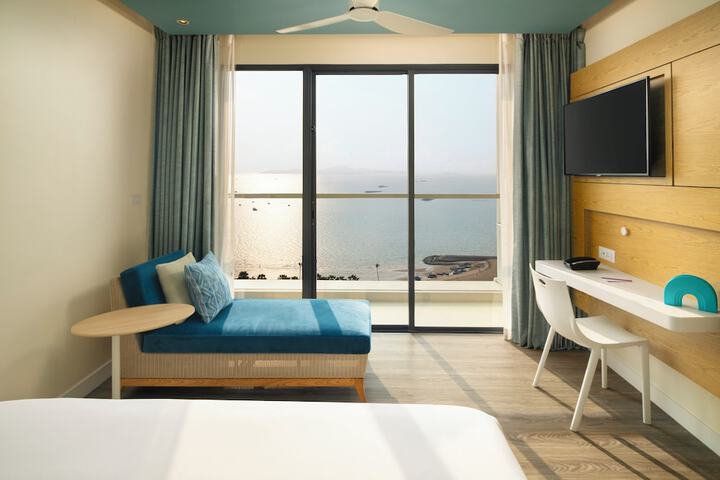 Room 8 of 114