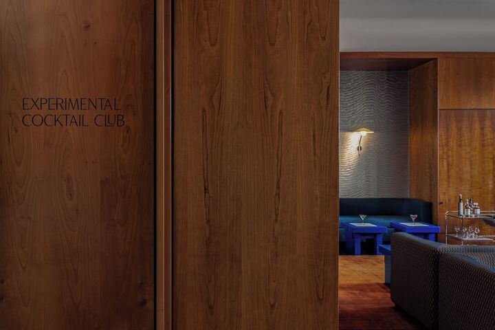 Lounge 106 of 136