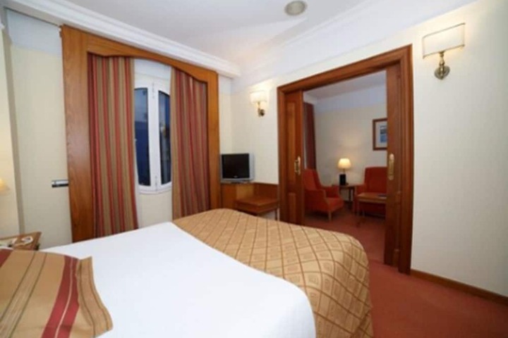 Room 8 of 49