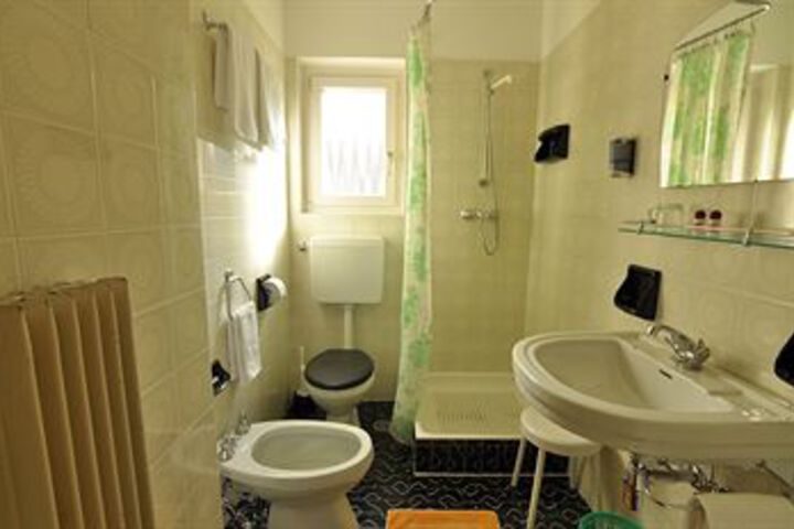 Room 2 of 11