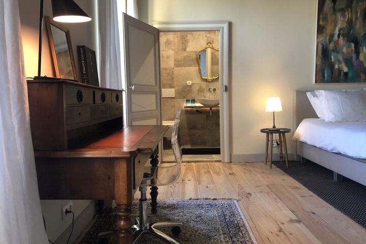 Room 35 of 144