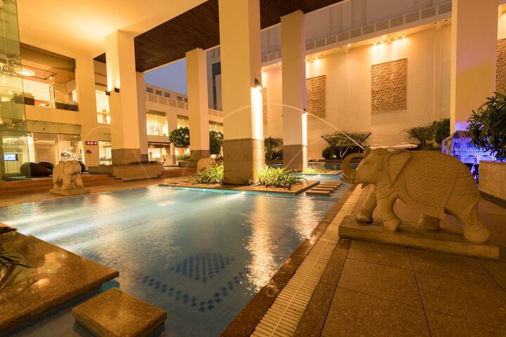 Hotel Pool