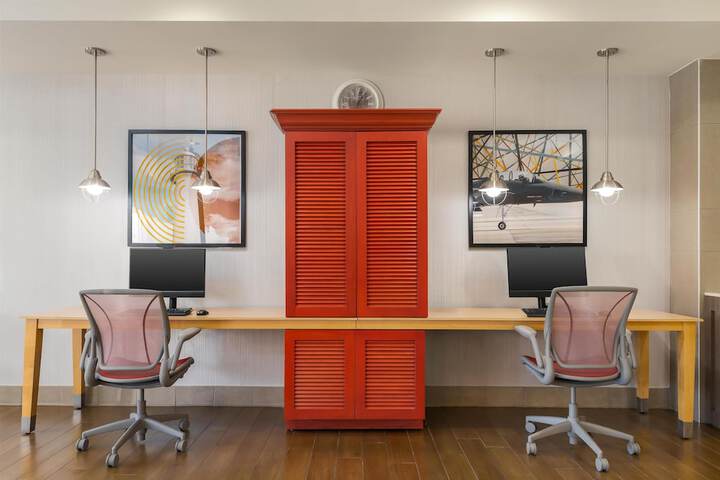 Business Center 40 of 44