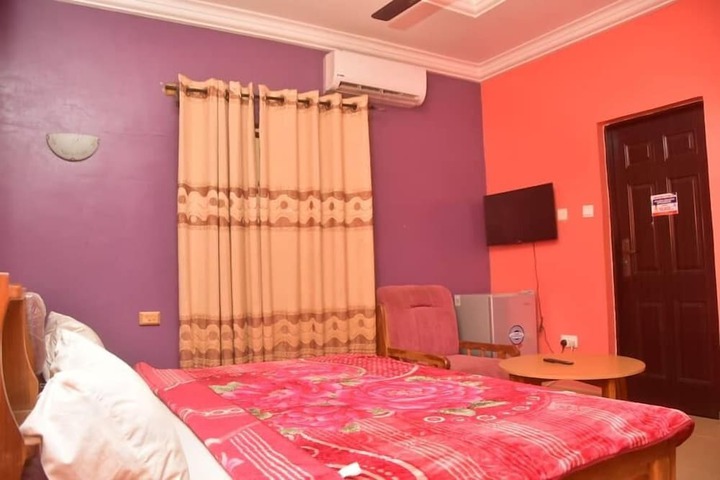 Room 5 of 13
