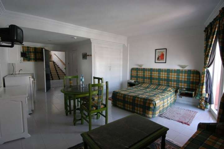 Room 10 of 20