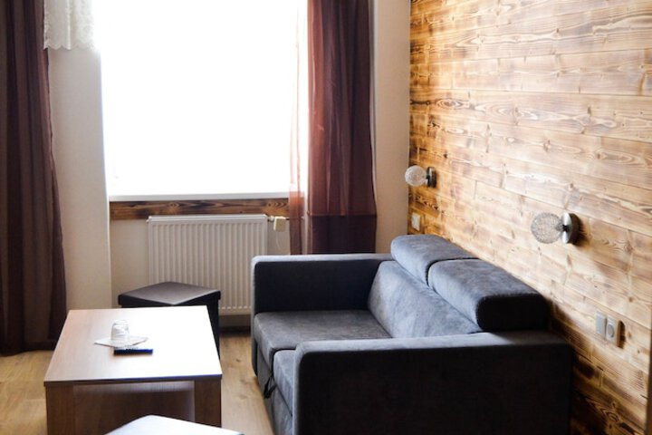 Room 40 of 77