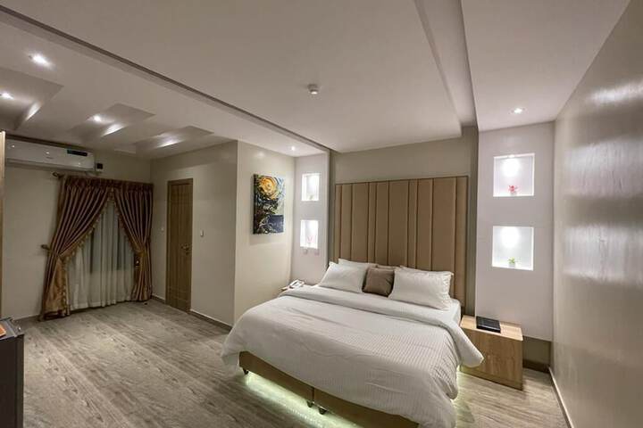 Room 8 of 74