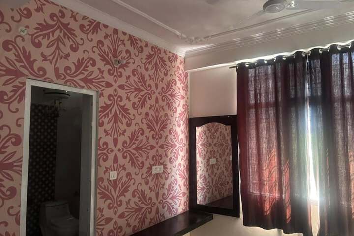 Room 14 of 32