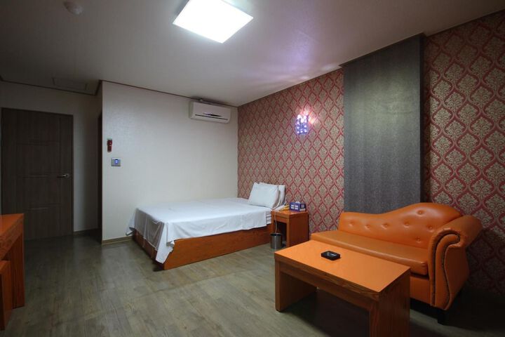 Room 34 of 57
