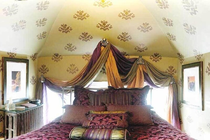 Room 10 of 22