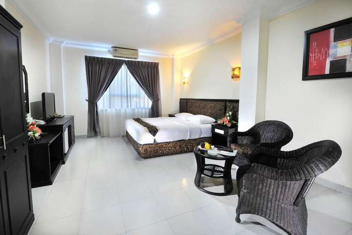 Room 6 of 10