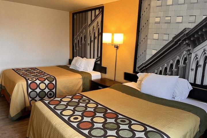 1 Queen Bed (4 of 51)