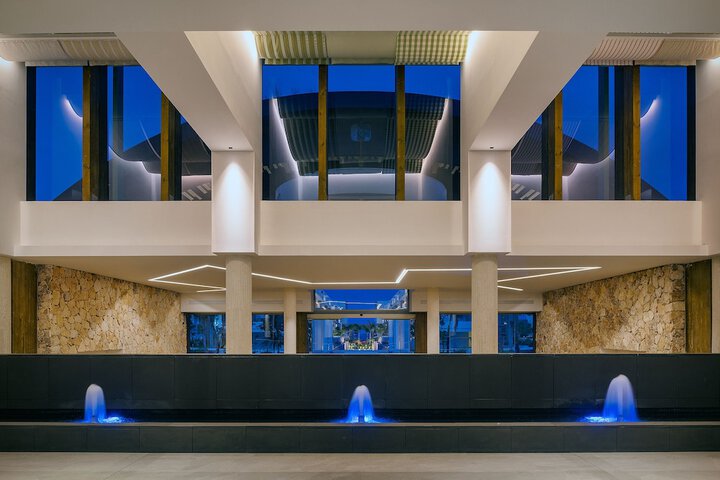Entrance & Lobby