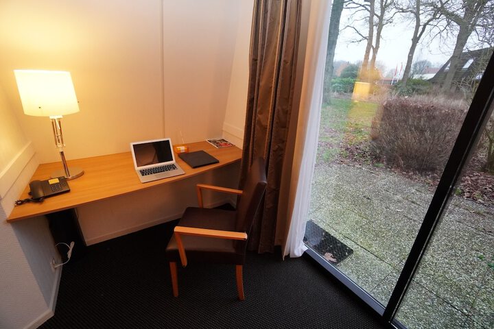 Room 28 of 65