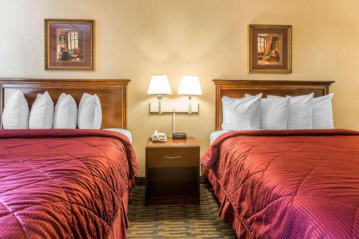 2 Queen Beds Accessible (8 of 8)