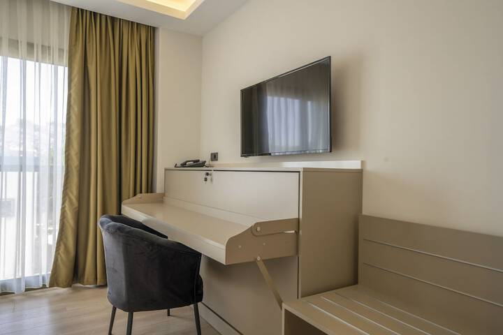Room 28 of 47