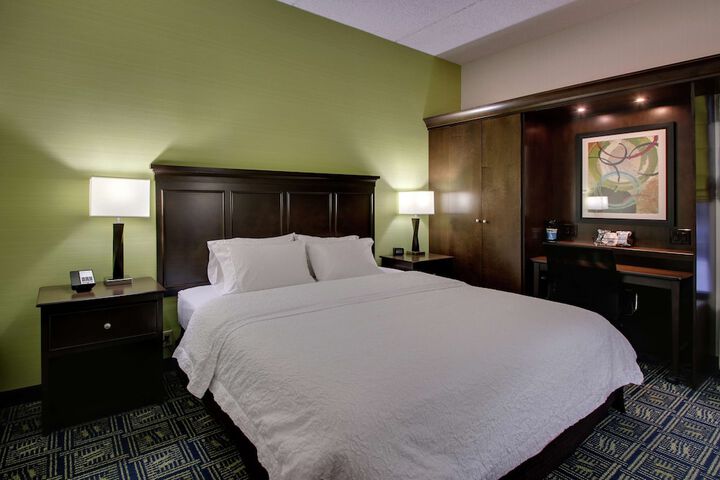 1 King Bed Study (2 of 16)