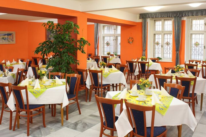 Dining 54 of 67