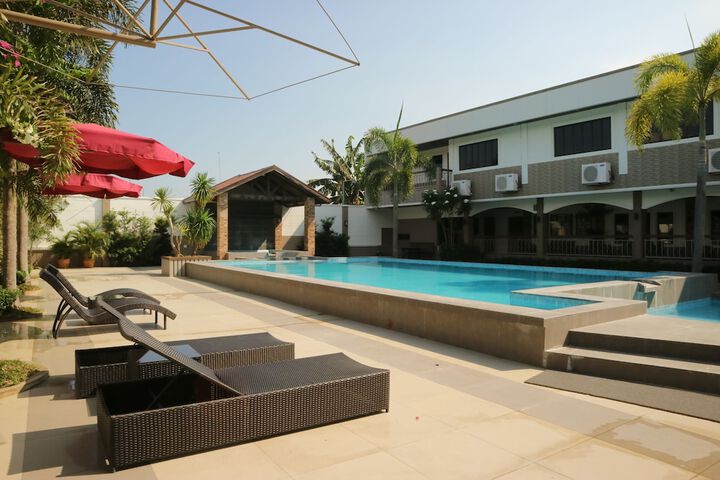 Pool Hotel