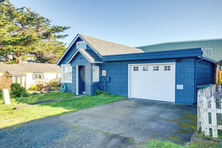 Bandon Beach House Rental: Walk to Downtown!