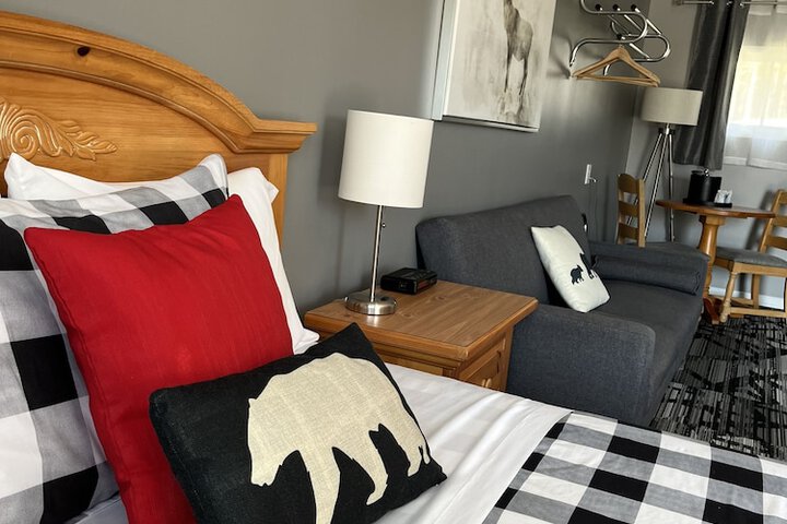 Room 2 of 34