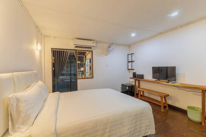 Room 35 of 47