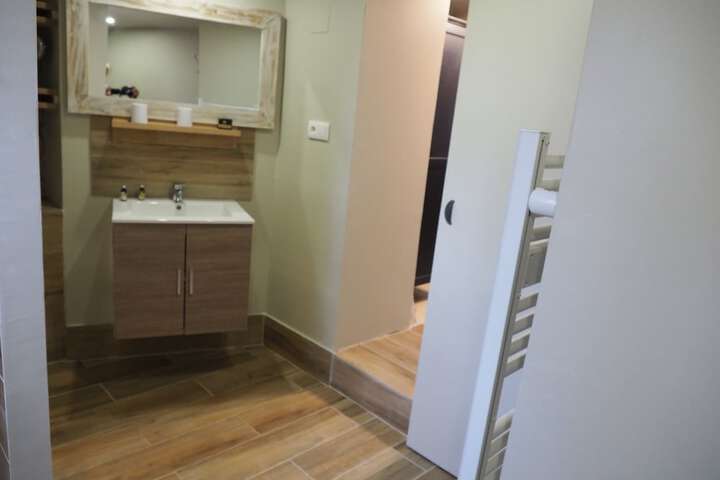 Room 102 of 144