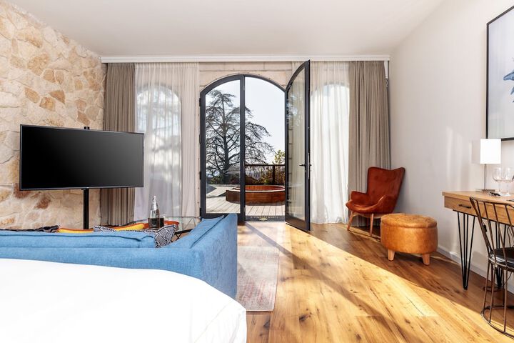 Room 9 of 115