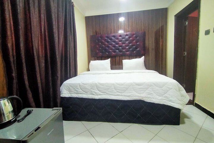Room 13 of 34