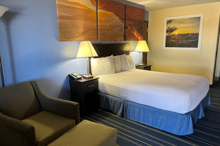 Room 8 of 42
