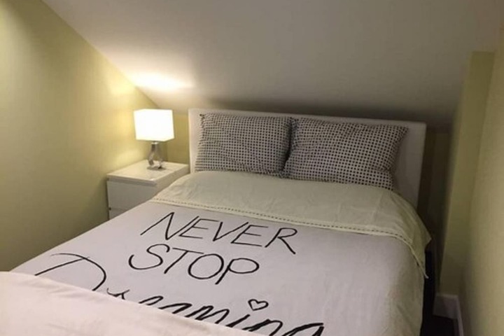 Room 5 of 16