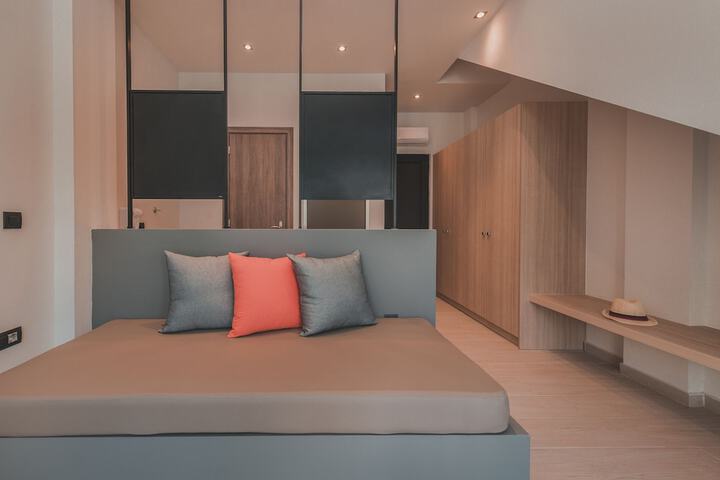 Room 11 of 28
