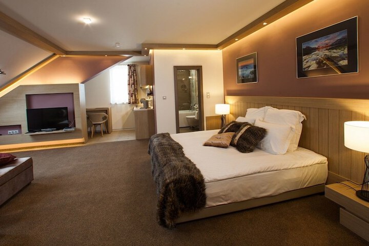 Room 6 of 61
