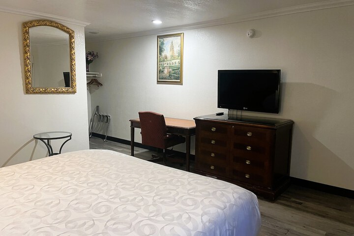 1 King Bed (9 of 80)