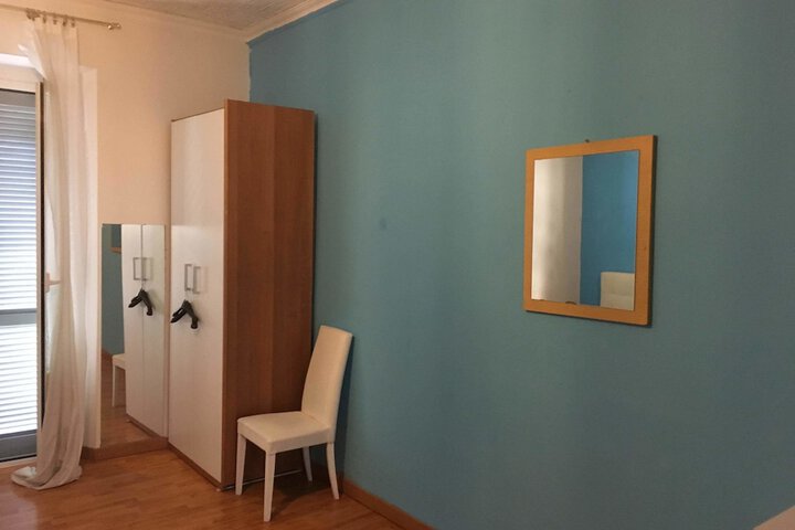 Room 9 of 18