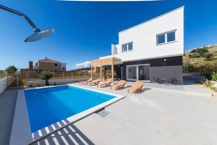 Pool 66 of 70