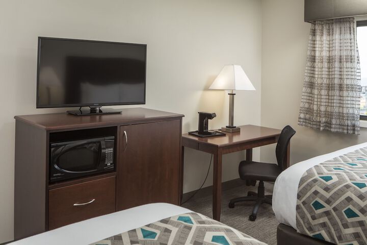 2 Queen Beds (12 of 12)