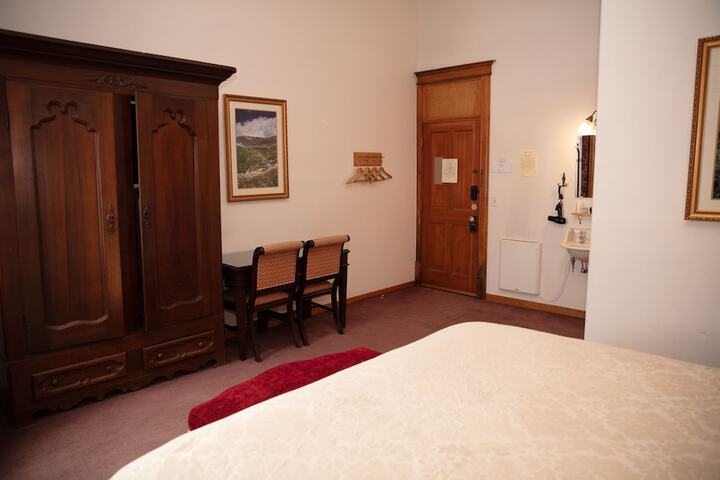 Room 30 of 120