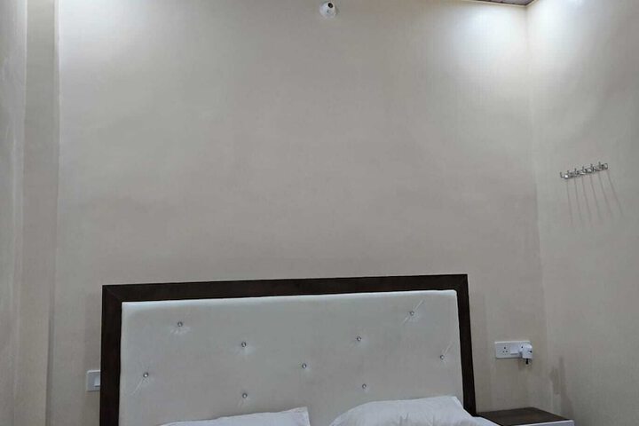 Room 7 of 37