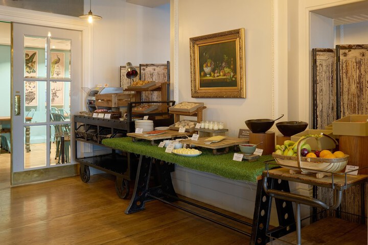 Breakfast/Coffee Service 63 of 131