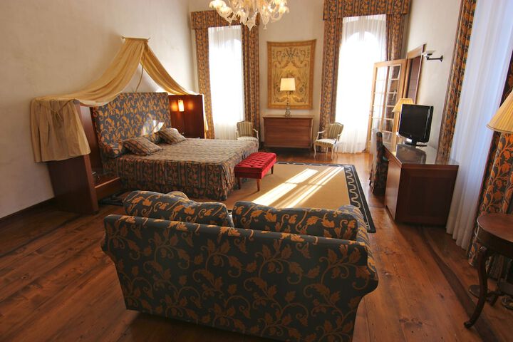 Room 33 of 175