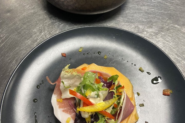 Dining 33 of 44