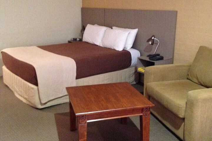 Room 6 of 37