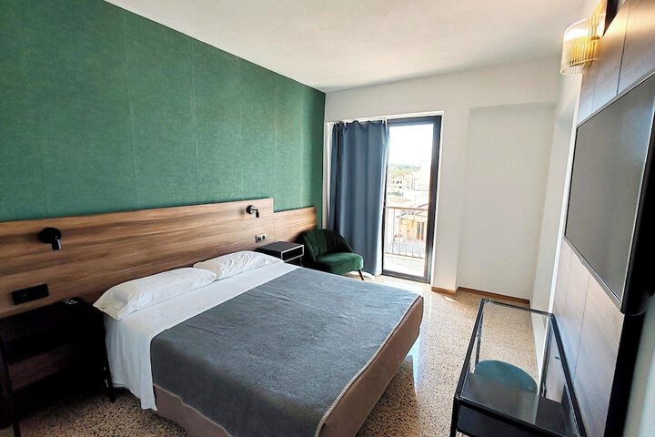 Room 4 of 11