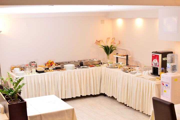 Dining 47 of 63