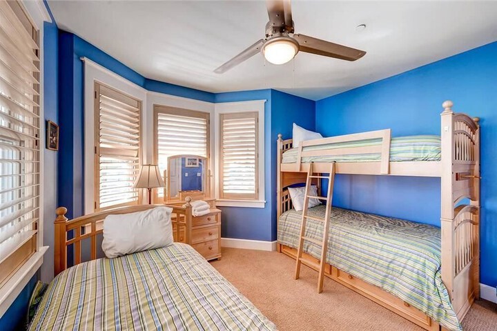 Room 4 of 14