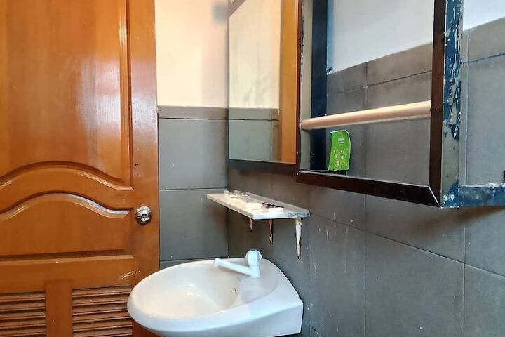 Room 15 of 18