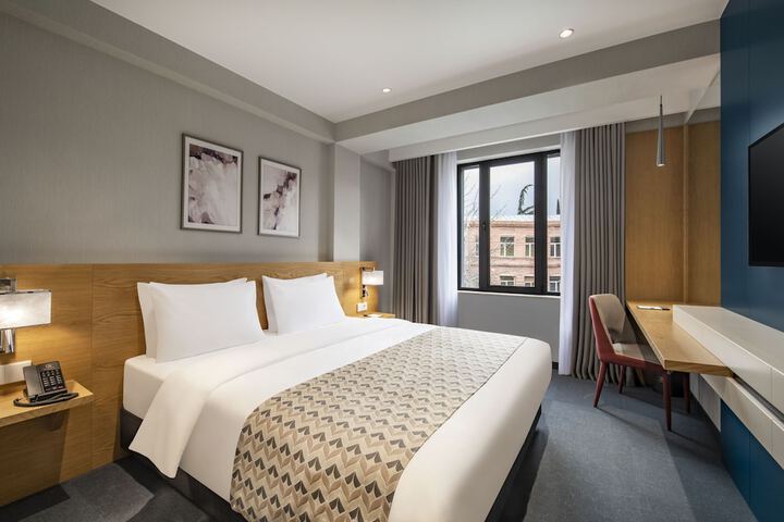 Room 10 of 44